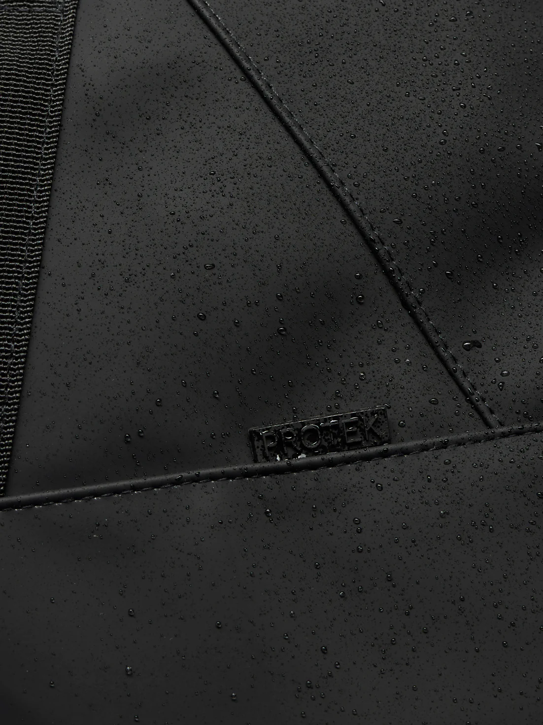 Large Core Holdall - Black - Image 5